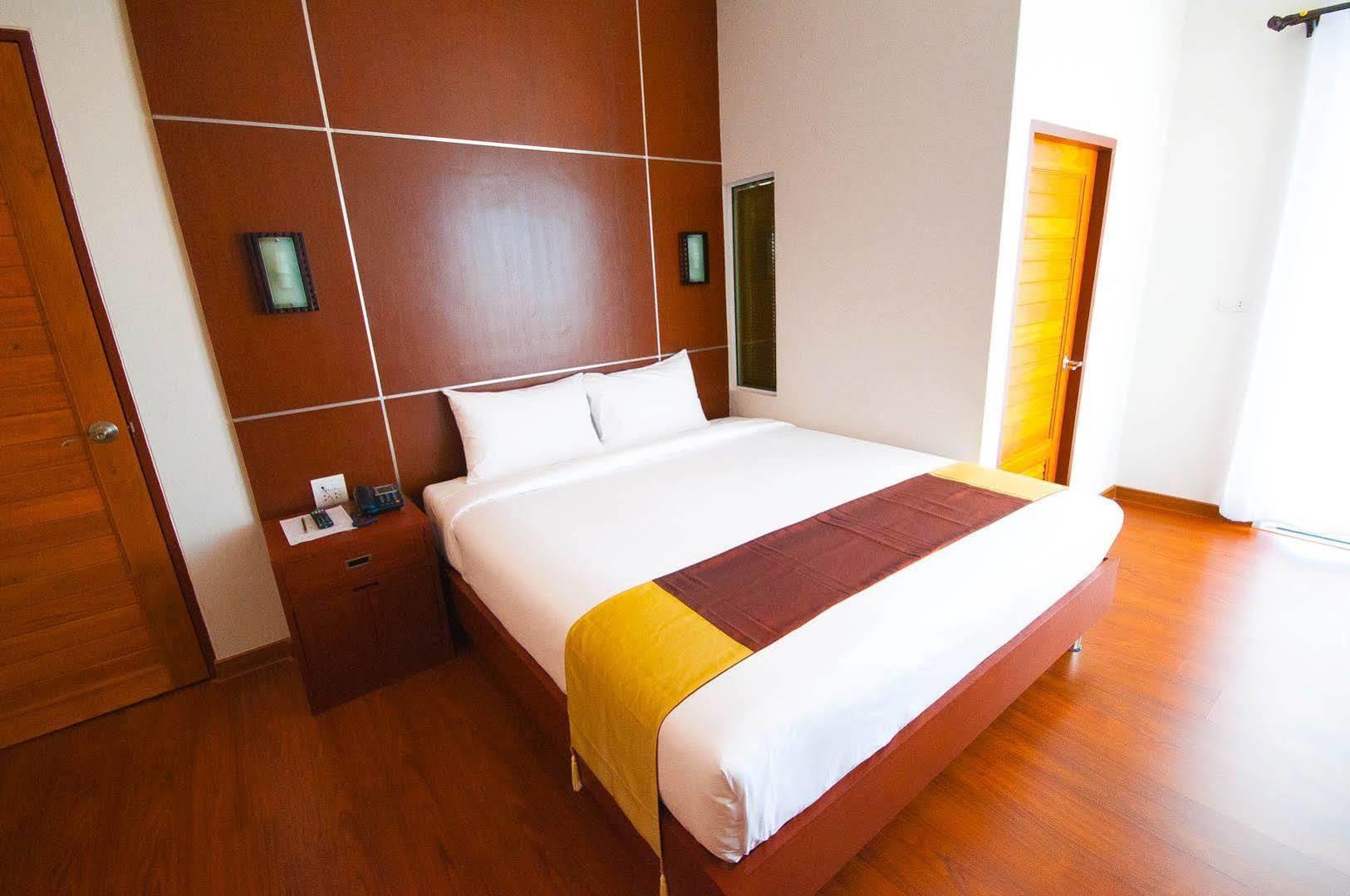 FIG Boutique Hotel Kamphaeng Phet Extérieur photo